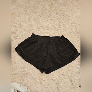 Lululemon Black Hotty Hot LR Lined 2.5" Shorts Size 8
